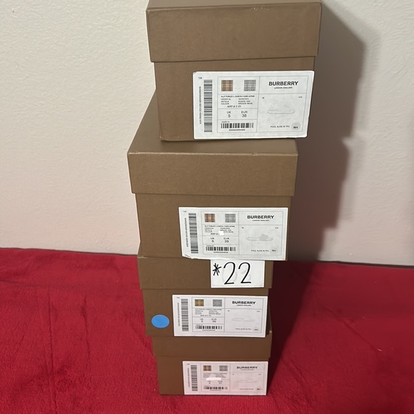 BURBERRY
Furley Vintage Check Slide Sandals - Picture 5 of 10